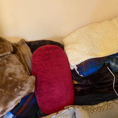 Blankets And Throw Pillows