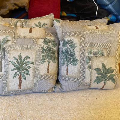 Blankets And Throw Pillows