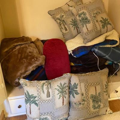 Blankets And Throw Pillows