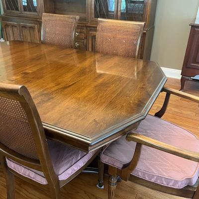 ETHAN ALLEN Table & 8 Chairs