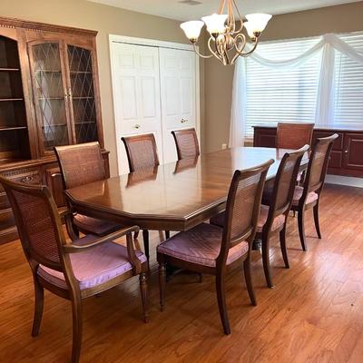 ETHAN ALLEN Table & 8 Chairs