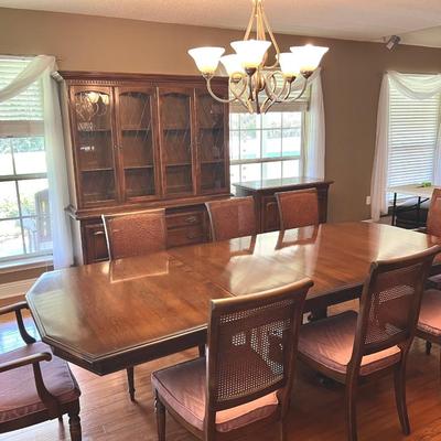 ETHAN ALLEN Table & 8 Chairs