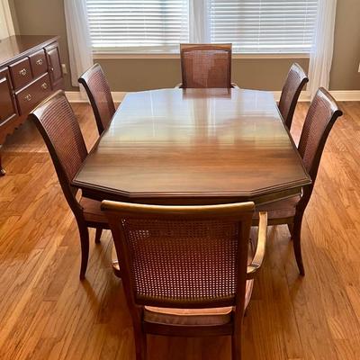 ETHAN ALLEN Table & 8 Chairs