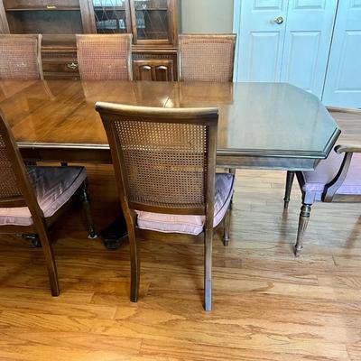 ETHAN ALLEN Table & 8 Chairs