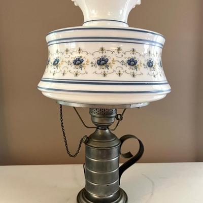 Vintage Quoizel Abigail Adams Milk Glass Globe Table Lamp.