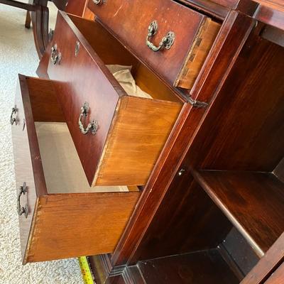 Duncan Phyfe Style China Hutch