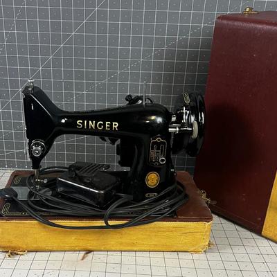 Singer Model 99 K Portable Sewing Machine in Case