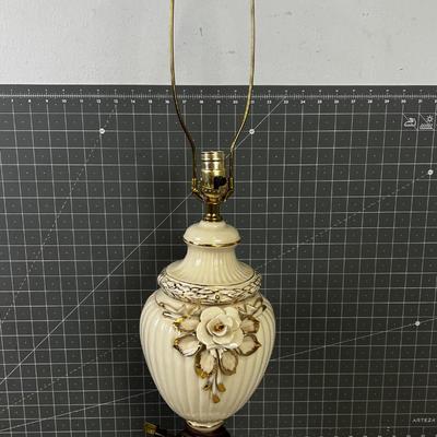 White & Gold Accent Trim LAMP 