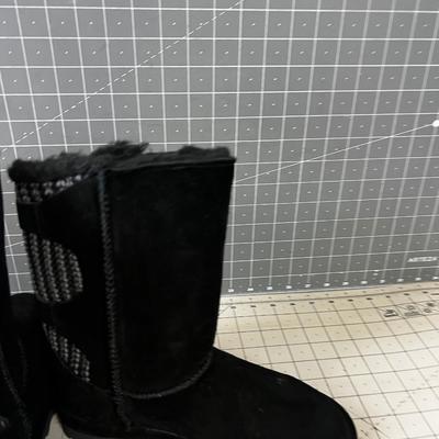 New Bear Paw Size 6 Black Boot