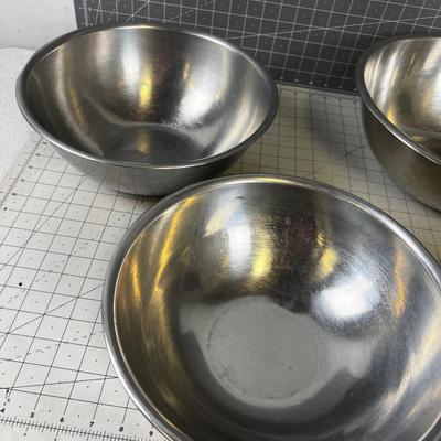 (4) Stainless Steel Bowls