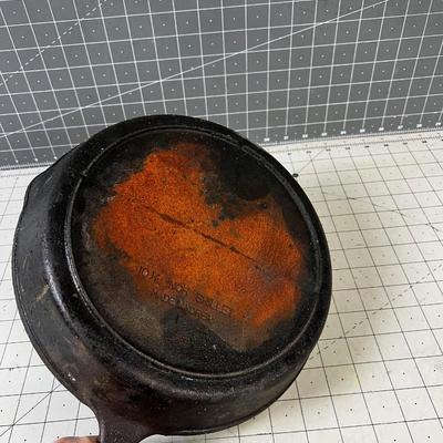 10-1/2" Cast Iron Skillet 