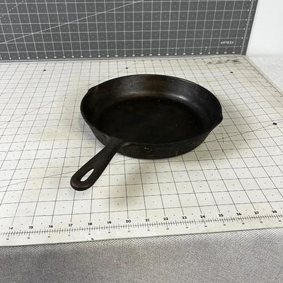 10-1/2" Cast Iron Skillet 