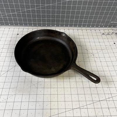 10-1/2" Cast Iron Skillet 