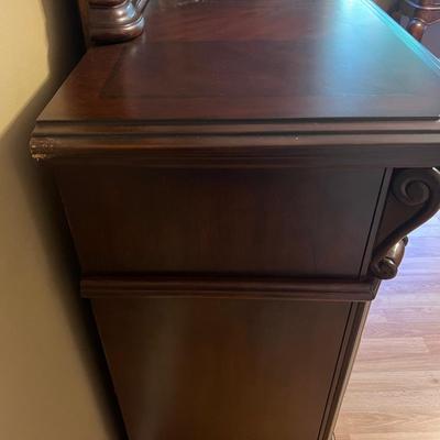 BROYHILL Dresser & Mirror