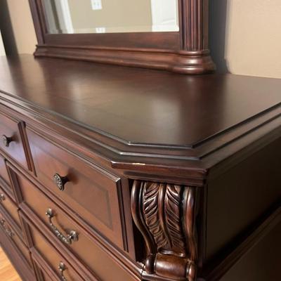 BROYHILL Dresser & Mirror
