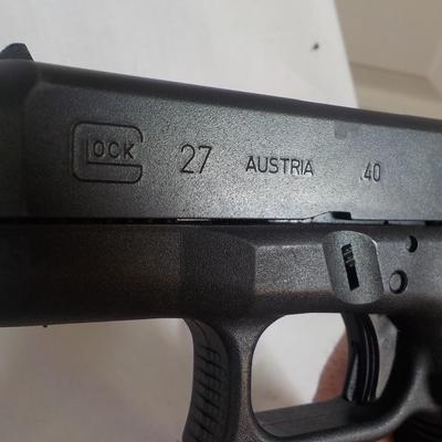 Glock 27, 40 Cal. pistol./ NOT MASS./ POLICE YES or out of state/ est. $200 to $600.