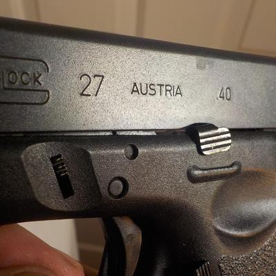 Glock 27, 40 Cal. pistol./ NOT MASS./ POLICE YES or out of state/ est. $200 to $600.