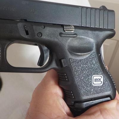 Glock 27, 40 Cal. pistol./ NOT MASS./ POLICE YES or out of state/ est. $200 to $600.
