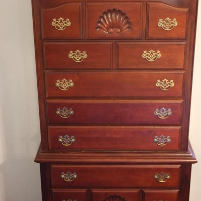 Queen Anne Style Highboy Dresser / Tall chest