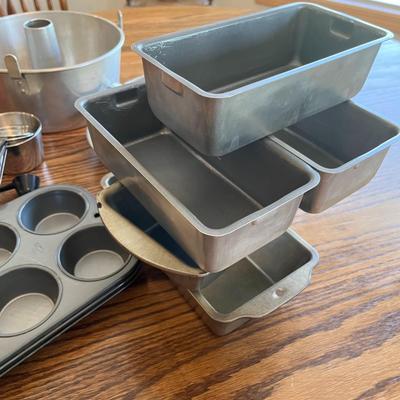 Baking Pans & Measuring Utensils