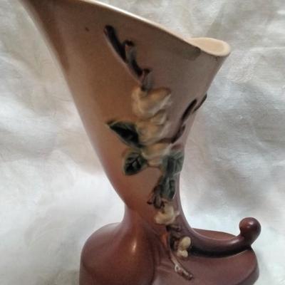Roseville Pottery Snowberry Dusty Rose Pink Cornucopia Vase #ICC-6