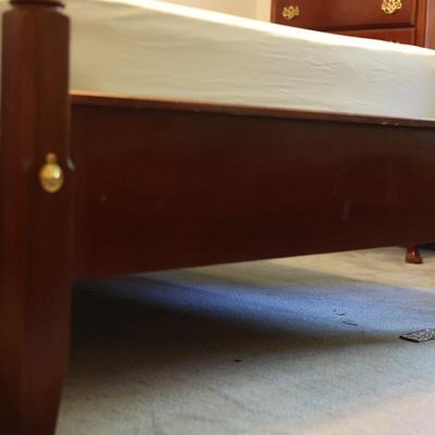 4 Post Bed W/ Mattress Queen Size (see description)