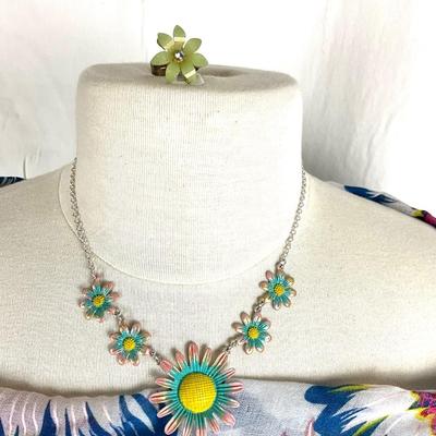169 Daisy Full Body Wrap with Daisy Necklace, Ring, Bracelet with Green Earrings