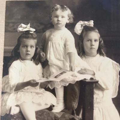 â€œTHE GIRLSâ€ EARLY CABINET PHOTO 