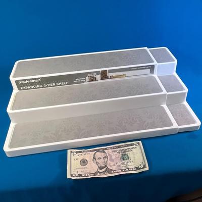 EXPANDING 3 TIER SHELF NON-SLIP SURFACE LIKE NEW 