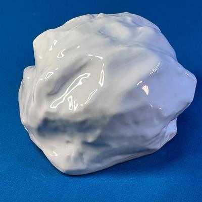 LLADRO â€œA SNOWY HAVENâ€ SEAL IN SNOW CAVE FIGURE