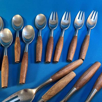 DANSK GERMANY MODERN WOOD HANDLED 20 PC. CUTLERY SET