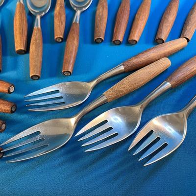 DANSK GERMANY MODERN WOOD HANDLED 20 PC. CUTLERY SET