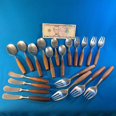 DANSK GERMANY MODERN WOOD HANDLED 20 PC. CUTLERY SET