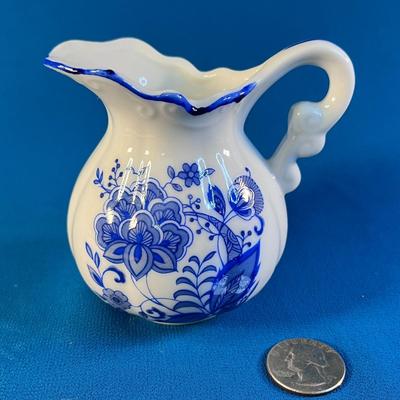 SWEET BLUE AND WHITE SCALLOPED EDGE CERAMIC CREAMER