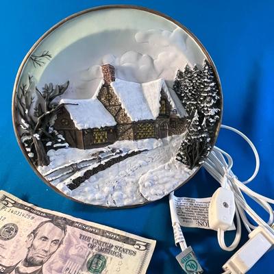 LIGHTED WINTER COTTAGE 3-D SCENIC PLATE