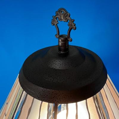 BEAUTIFUL STAINED GLASS LOOK TABLE LAMP ON-OFF TOUCH BASE 