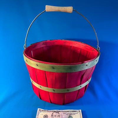 VINTAGE ORCHARD BASKET Â½ BUSHEL WOOD HANDLE