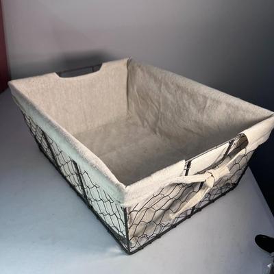 OLD FASHIONED WIRE BASKETS WITH LINEN LINING X 2