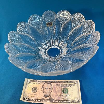 LOVELY â€œDEWEY LEAVESâ€ LEADED GLASS BOWL GERMAN DEMOCRATIC REP