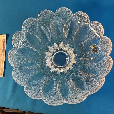 LOVELY â€œDEWEY LEAVESâ€ LEADED GLASS BOWL GERMAN DEMOCRATIC REP