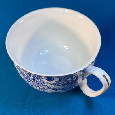 PRETTY OVERSIZED TEA CUP/COFFEE CUP BLUE & WHITE FLORAL