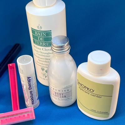 GRAB AND GO TRAVEL SIZE TOILETRIES ASSORTMENT 14 PC.