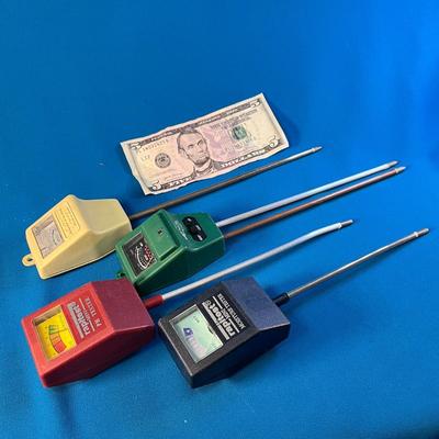 4 GARDEN MEASURING TOOLS 1- pH, 2- moisture, 1-both
