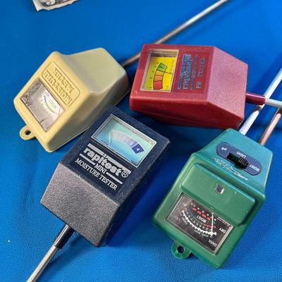 4 GARDEN MEASURING TOOLS 1- pH, 2- moisture, 1-both