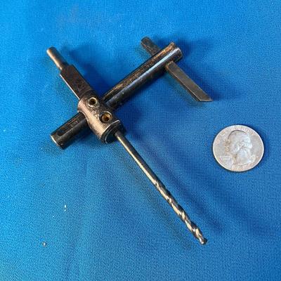 ADJUSTABLE CIRCLE CUTTER 