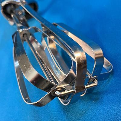 EKCO HEAVY DUTY HAND CRANK EGG BEATER