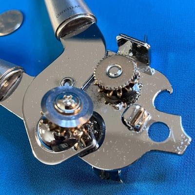 HIGH QUALITY ONEIDA HAND CRANK CAN OPENER 