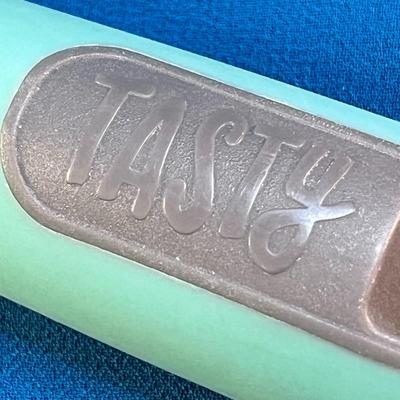 OVERSIZED WIDE SILICONE SPATULA