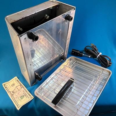 VINTAGE COUNTER-TOP TOASTER/BROILER APPLIANCE WITH HANDLE