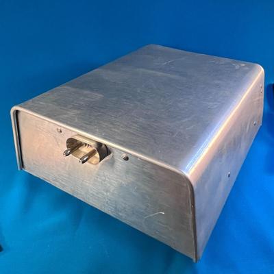 VINTAGE COUNTER-TOP TOASTER/BROILER APPLIANCE WITH HANDLE